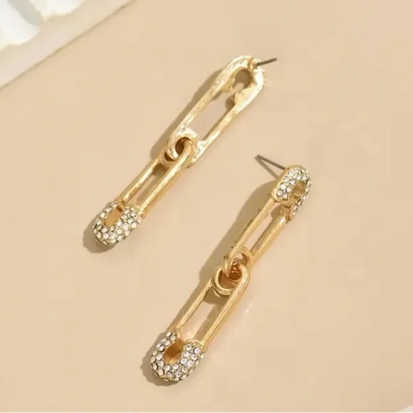 Elegant Gold and Silver Hoop Earrings with Intricate Detailing - Picture 5 of 5